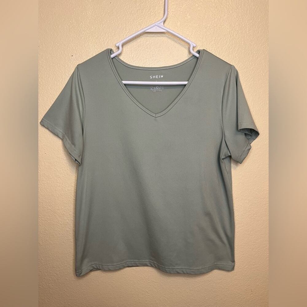 V-Neck T-shirt Olive Green Short Sleeve